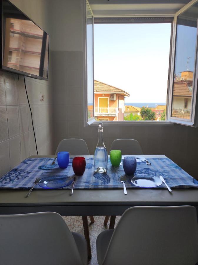 Appartamento Vicino Al Mare Con Parcheggio Riva Ligure Dış mekan fotoğraf