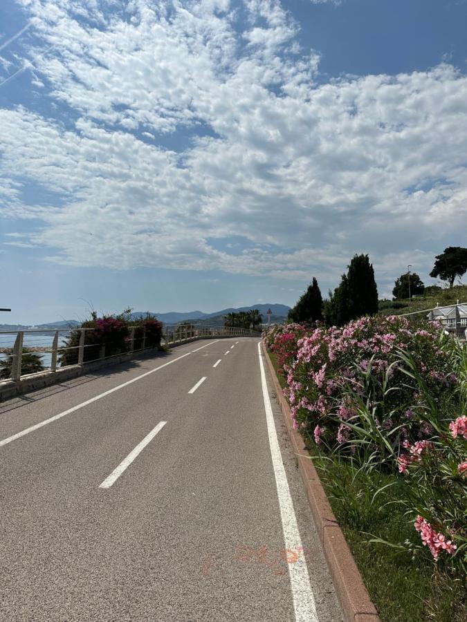 Appartamento Vicino Al Mare Con Parcheggio Riva Ligure Dış mekan fotoğraf